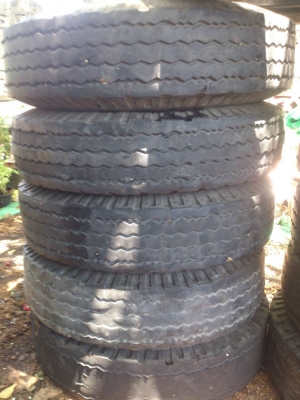 ขายเหมายางบริดสโตน 6 ล้อ10 ล้อ ขนาด 750-15, 825-16, 1000-20, 1000R20 จำนวน 50 เส้น เหมาทั้งหมด 35000 ครับ สนใจโทรมาได้ครับ