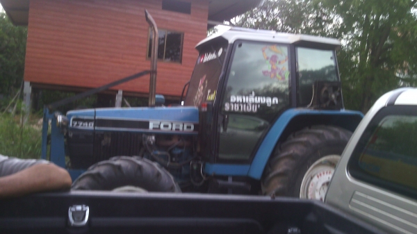 ขายรถไถFORD  NEWHOLLAND  รุ่น7740 คานหน้าคาลาโล่  100แรงม้า  ทะเบียนพร้อมสนใจ0810076640เกียรธรรมดา12X12