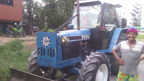 ขายรถไถFORD  NEWHOLLAND  รุ่น7740 คานหน้าคาลาโล่  100แรงม้า  ทะเบียนพร้อมสนใจ0810076640เกียรธรรมดา12X12