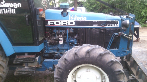 ขายรถไถFORD  NEWHOLLAND  รุ่น7740 คานหน้าคาลาโล่  100แรงม้า  ทะเบียนพร้อมสนใจ0810076640เกียรธรรมดา12X12