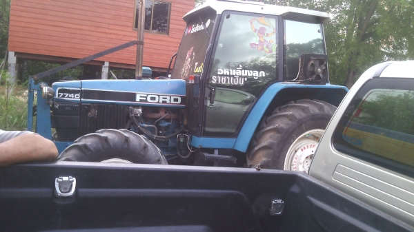 ขายรถไถFORD  NEWHOLLAND  รุ่น7740 คานหน้าคาลาโล่  100แรงม้า  ทะเบียนพร้อมสนใจ0810076640เกียรธรรมดา12X12