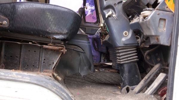 10ลัอเพลาเดียวพื้นเรียบ195แรง Isuzu FVM32M R-3001073 เครื่อง