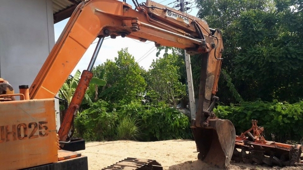 ขายรถขุดแบ็คโค hitashi 60 ช่างล่างเต็ม เอวแน่น ลูเลอร์ พร้อมใช้งาน เครื่องอีซูซุ75 ปั๊มดี