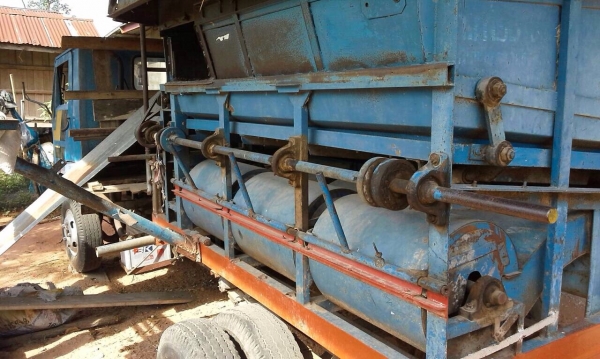 ขายด่วน รถหกล้อนวดข้าว + ตู้นวดข้าวเกษตรพัฒนา 6 ฟุต 2 ตู้ลม สภาพดีพร้อมใช้งานได้เลยครับ เครื่องยนต์ 100 แรงของ ISUZU 4BC2 เครื่องแรงดีไม่เยิ้ม ช่วงล่างใหญ่คัชซีไม่มีผุ ยางสภาพดีประมาณ 60\% พร้อมใช้งาน เอกสารสัญญาซื้อขาย ราคาต่อรองได้ครับ