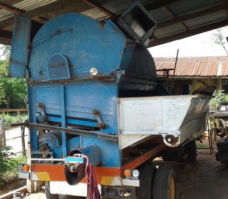 ขายด่วน รถหกล้อนวดข้าว + ตู้นวดข้าวเกษตรพัฒนา 6 ฟุต 2 ตู้ลม สภาพดีพร้อมใช้งานได้เลยครับ เครื่องยนต์ 100 แรงของ ISUZU 4BC2 เครื่องแรงดีไม่เยิ้ม ช่วงล่างใหญ่คัชซีไม่มีผุ ยางสภาพดีประมาณ 60\% พร้อมใช้งาน เอกสารสัญญาซื้อขาย ราคาต่อรองได้ครับ