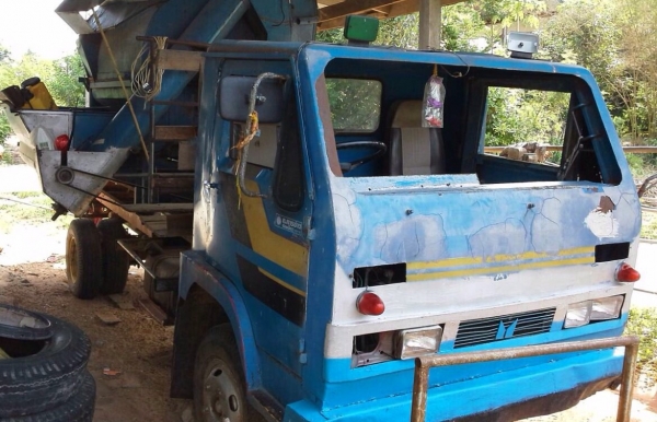 ขายด่วน รถหกล้อนวดข้าว + ตู้นวดข้าวเกษตรพัฒนา 6 ฟุต 2 ตู้ลม สภาพดีพร้อมใช้งานได้เลยครับ เครื่องยนต์ 100 แรงของ ISUZU 4BC2 เครื่องแรงดีไม่เยิ้ม ช่วงล่างใหญ่คัชซีไม่มีผุ ยางสภาพดีประมาณ 60\% พร้อมใช้งาน เอกสารสัญญาซื้อขาย ราคาต่อรองได้ครับ