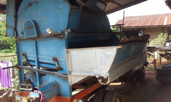 ขายด่วน รถหกล้อนวดข้าว + ตู้นวดข้าวเกษตรพัฒนา 6 ฟุต 2 ตู้ลม สภาพดีพร้อมใช้งานได้เลยครับ เครื่องยนต์ 100 แรงของ ISUZU 4BC2 เครื่องแรงดีไม่เยิ้ม ช่วงล่างใหญ่คัชซีไม่มีผุ ยางสภาพดีประมาณ 60\% พร้อมใช้งาน เอกสารสัญญาซื้อขาย ราคาต่อรองได้ครับ