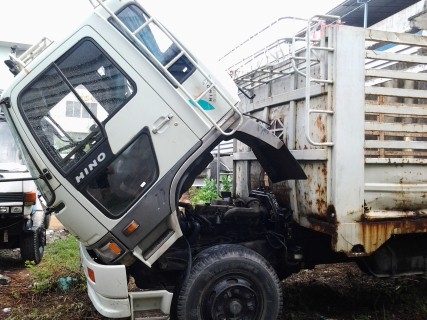 ขาย HINO 6 ล้อ สิงห์ไฮเทค 195 แรงม้า รถห้างแท้ ปี 39 ลดเหลือ 525000 ครับ