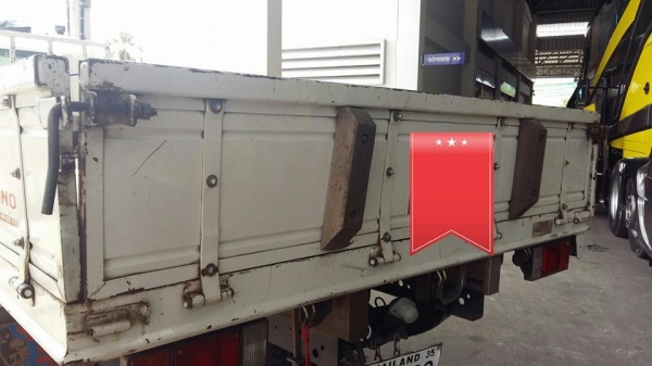 กระบะ หกล้อยาว **ถอดออกจากฮีโน่** มือสองสภาพดีมาก พื้นไม้ ขายไม่แพงราคาพ่อค้า 081 074 5778 ลุงโหนกรับสาย