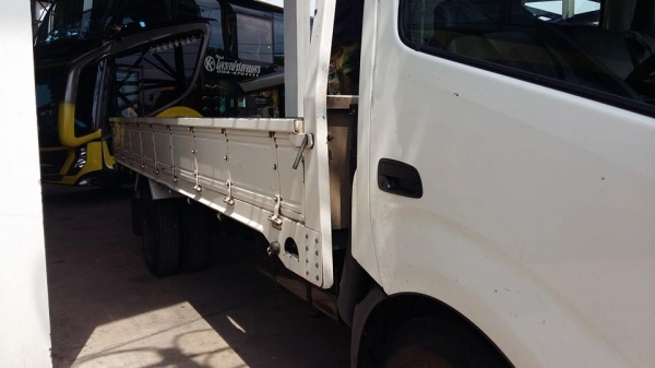 กระบะ หกล้อยาว **ถอดออกจากฮีโน่** มือสองสภาพดีมาก พื้นไม้ ขายไม่แพงราคาพ่อค้า 081 074 5778 ลุงโหนกรับสาย