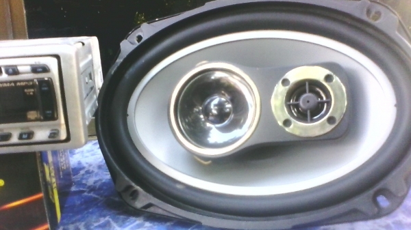 ขายด่วนเครื่องเล่นcd mp3 jvc พร้อมลำโพง6*9 ใหม่1คู่ ส่งฟรี