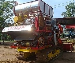 ขายด่วน รถเกี่ยวข้าวเกษตรพัฒนา รุ่นปลดหนี้ ปี 49 รถสวยสภาพดีพร้อมใช้งานได้เลยครับ เครื่องยนต์ 210 HP ISUZU 6HH1 เครื่องแน่นแรงดีเดิมๆไม่มีเยิ้ม อุ้ม 2.5 ตัน ปั๊มไดกิ้นเบอร์ 22 แรงดีสุดๆครับ ช่วงล่างตัวเดิน 12 แน่นเต็มดี พร้อมใช้งานได้เลย เอกสารสัญญาซื้อขา