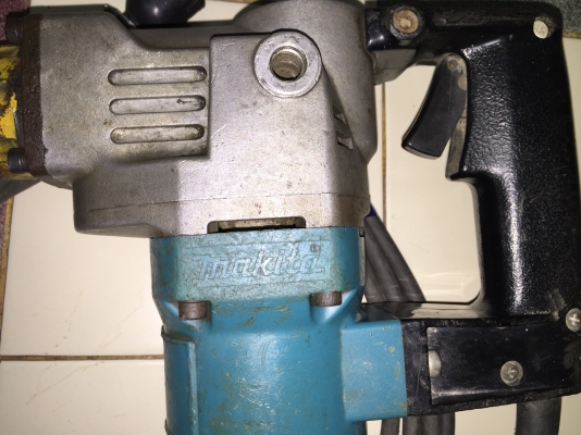 ขายเครื่องสกัดแย็กพื้นยี่ห้อMAKITAรุ่น3520พร้อมใช้งานครับ ขายเครื่องสกัดแย็กพื้นยี่ห้อMAKITAรุ่น3520พร้อมใช้งานครับ