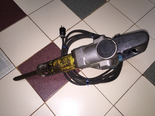 ขายเครื่องสกัดแย็กพื้นยี่ห้อMAKITAรุ่น3520พร้อมใช้งานครับ ขายเครื่องสกัดแย็กพื้นยี่ห้อMAKITAรุ่น3520พร้อมใช้งานครับ