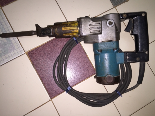 ขายเครื่องสกัดแย็กพื้นยี่ห้อMAKITAรุ่น3520พร้อมใช้งานครับ ขายเครื่องสกัดแย็กพื้นยี่ห้อMAKITAรุ่น3520พร้อมใช้งานครับ