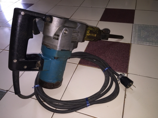 ขายเครื่องสกัดแย็กพื้นยี่ห้อMAKITAรุ่น3520พร้อมใช้งานครับ