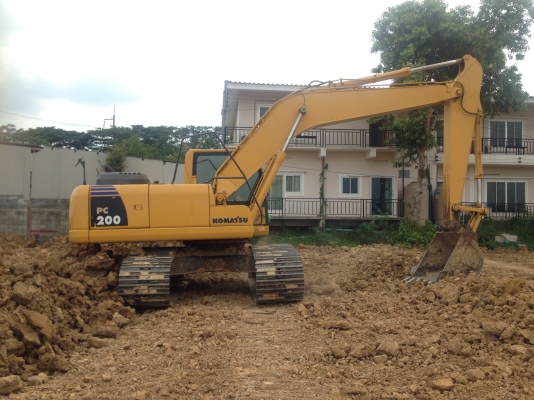 ขายด่วน KOMATSU PC200-8 ไมล์ 10000ชม.ค่ะ