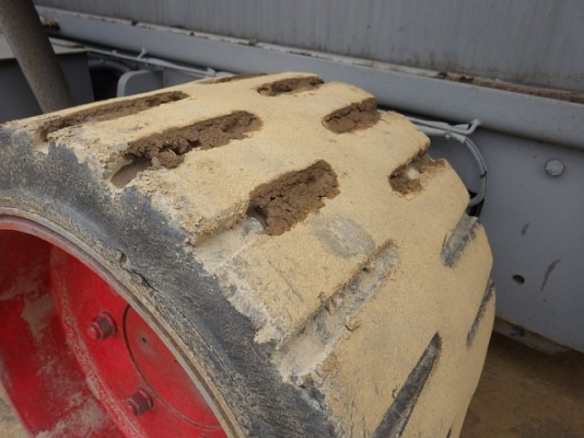 ขายรถปูยาง NIGATA NF60W ขายรถปูยาง NIGATA NF60W