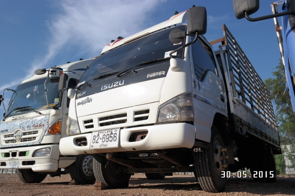 ขาย6ล้อคอกเหล็ก NPR 130แรงม้า กระบะยาว 5 เมตร