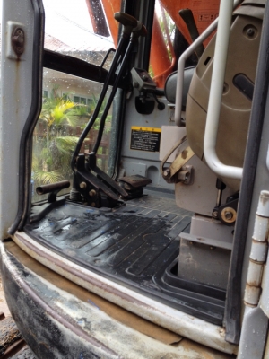 รถแม็คโค ยี่ห้อ hitachi รุ่น 135ur-5