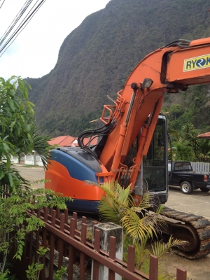 รถแม็คโค ยี่ห้อ hitachi รุ่น 135ur-5