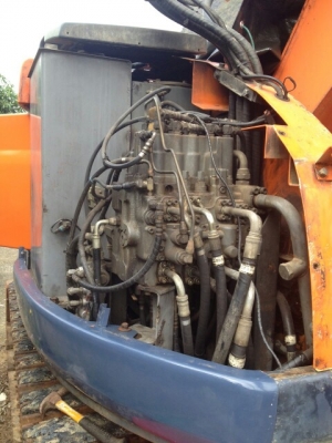 รถแม็คโค ยี่ห้อ hitachi รุ่น 135ur-5