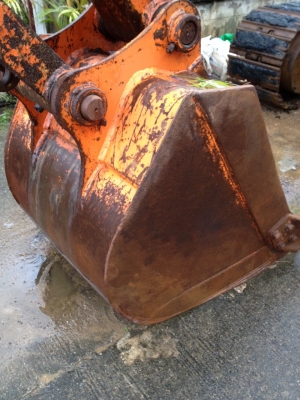 รถแม็คโค ยี่ห้อ hitachi รุ่น 135ur-5