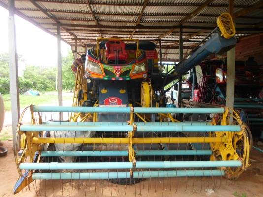 ขายรถเกี่ยวข้าว เกษตรพัฒนา อุ้ม 1.5 ตัน รุ่นเงินมี   หน้าเกียว 3 เมตร