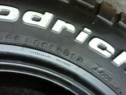 BF Goodrich Mud-terrain KM2 ขนาด 30 9.5 r15 ยางใหม่ปี13