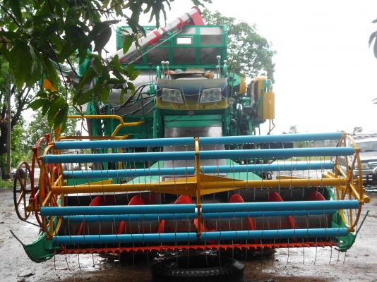 ขายรถเกี่ยวข้าวไทยเจริญ อุ้ม 1.5ตัน เครื่องฮีโน่ 175แรงม้า ปั้มไดกิ้นคู่ หน้าเกี่ยว 3ม.