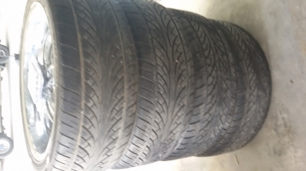 ขายล้อรถ. ขอบ 22 สภาพสวย. 6 รู พร้อมน็อต 1. ชุด ขายล้อรถ. ขอบ 22 สภาพสวย. 6 รู พร้อมน็อต 1. ชุด