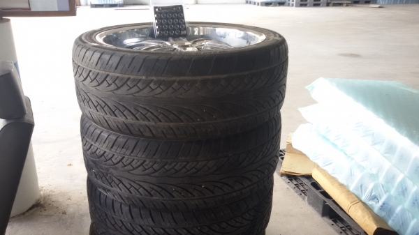 ขายล้อรถ. ขอบ 22 สภาพสวย. 6 รู พร้อมน็อต 1. ชุด ขายล้อรถ. ขอบ 22 สภาพสวย. 6 รู พร้อมน็อต 1. ชุด