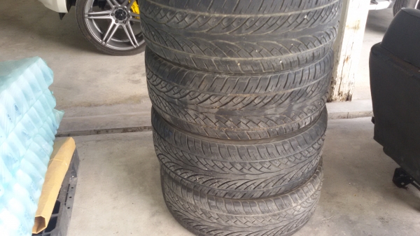 ขายล้อรถ. ขอบ 22 สภาพสวย. 6 รู พร้อมน็อต 1. ชุด ขายล้อรถ. ขอบ 22 สภาพสวย. 6 รู พร้อมน็อต 1. ชุด