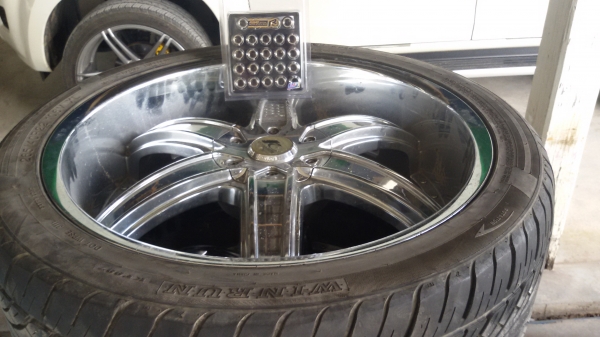 ขายล้อรถ. ขอบ 22 สภาพสวย. 6 รู พร้อมน็อต 1. ชุด ขายล้อรถ. ขอบ 22 สภาพสวย. 6 รู พร้อมน็อต 1. ชุด