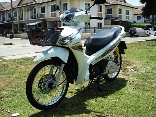 ขาย honda wave 125 i โฉมใหม่สีขาว สภาพสวยๆซักคัน