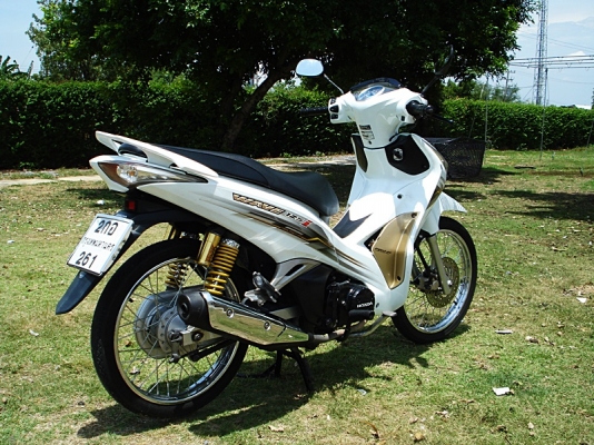 ขาย honda wave 125 i โฉมใหม่สีขาว สภาพสวยๆซักคัน