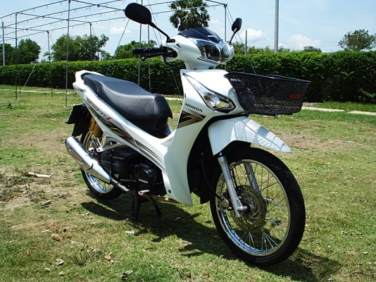 ขาย honda wave 125 i โฉมใหม่สีขาว สภาพสวยๆซักคัน