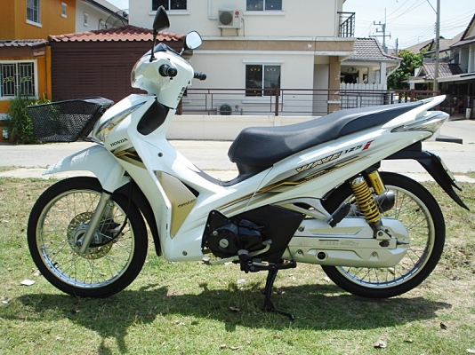 ขาย honda wave 125 i โฉมใหม่สีขาว สภาพสวยๆซักคัน