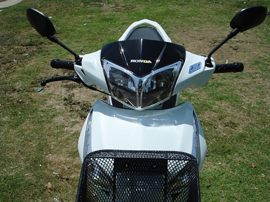 ขาย honda wave 125 i โฉมใหม่สีขาว สภาพสวยๆซักคัน