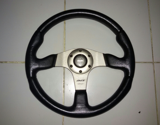 พวงมาลัย MOMO RACE แท้ ญี่ปุ่น ขนาด 13.5