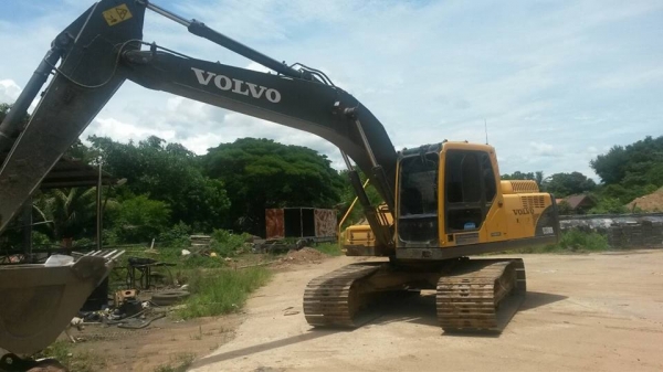 รถแบคโฮ VOLVO EC210B เลขชั่วโมง 5,000 ชม.