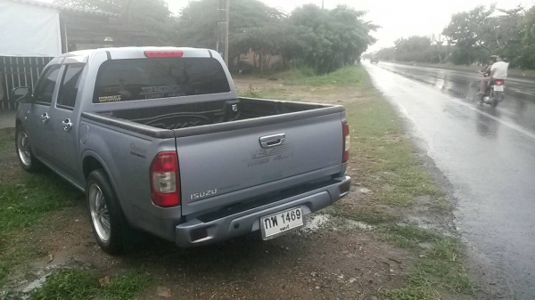 ขายดีแมกสี่ดอ เครื่อง2.5เทอโบปี05 รถสวยสอาดทั้งนอกและใน เดิมบาง ไม่เคยชน พร้อมใช้พร้อมโอน เล่มสวย ขาย229000บาท0896069238