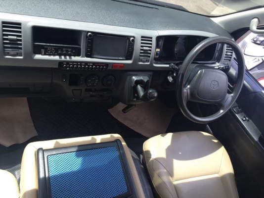 TOYOTA COMMUTER2.5ดีเซลปี12เกียMTเบาะ4แถวเดิมๆโทร0877758887นาง