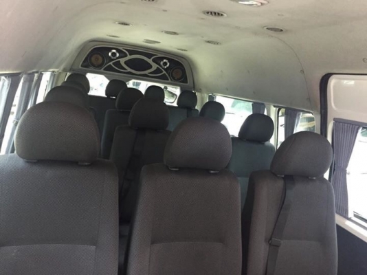 TOYOTA COMMUTER2.5ดีเซลปี12เกียMTเบาะ4แถวเดิมๆโทร0877758887นาง