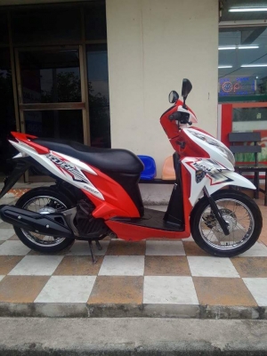 Click 125 i ปี 2555 รถสวยสดใสมากๆ รุ่น tune up สีขาวแดง หัวฉีดประหยัดน้ำมัน