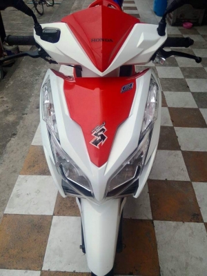 Click 125 i ปี 2555 รถสวยสดใสมากๆ รุ่น tune up สีขาวแดง หัวฉีดประหยัดน้ำมัน