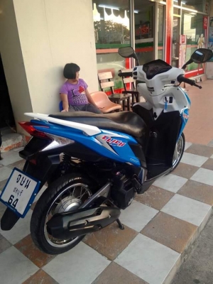 Click 125 i รถปลายปี 2555 รถสวย เดิมๆ รุ่น tune up สีน้ำเงิน ขาว ประหยัดน้ำมัน
