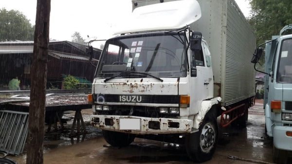 ขาย รถบรรทุก 6 ล้อ ISUZU 175 แรง