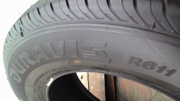 215/70R16 BRIDGESTONE DURAVIS R611 ยางใหม่ ปี 14 มี1 เส้นtel.081-427-3941 215/70R16 BRIDGESTONE DURAVIS R611 ยางใหม่ ปี 14 มี1 เส้นtel.081-427-3941