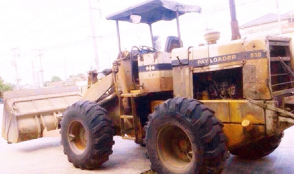 KOMATSU 510 รถตักล้อยางเอวอ่อน บอดี้สวยเดิมๆสภาพดีสุดๆพร้อมใช้งานได้เลยครับ เครื่องยนต์เดิมๆปั๊มเดิมกรองเดี่ยวแรงดีทำงานเร็วดี ต่อแขนยาวแล้วตักได้ประมาณ 1 คิวครึ่งขึ้นรถบรรทุกสิบล้อคอกสูงได้เลยครับ ภายนอกบอดี้สวยเดิมๆ ช่วงล่างแน่นดี ยางสภาพดีประมาณ 60\% พร KOMATSU 510 รถตักล้อยางเอวอ่อน บอดี้สวยเดิมๆสภาพดีสุดๆพร้อมใช้งานได้เลยครับ เครื่องยนต์เดิมๆปั๊มเดิมกรองเดี่ยวแรงดีทำงานเร็วดี ต่อแขนยาวแล้วตักได้ประมาณ 1 คิวครึ่งขึ้นรถบรรทุกสิบล้อคอกสูงได้เลยครับ ภายนอกบอดี้สวยเดิมๆ ช่วงล่างแน่นดี ยางสภาพดีประมาณ 60\% พร